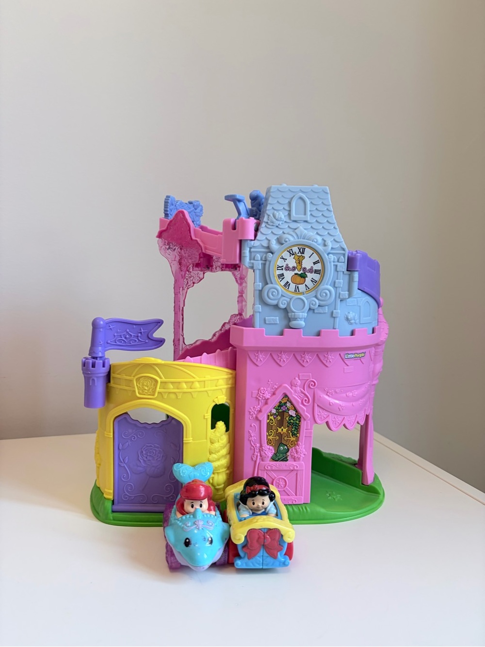 Fisher-Price Little People Princess Wheelie Tower with Snow White and Ariel